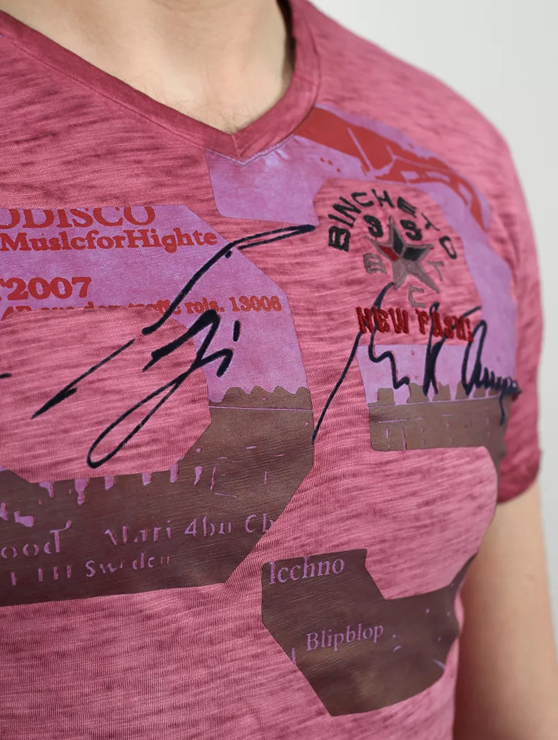 Tee shirt imprimé col v